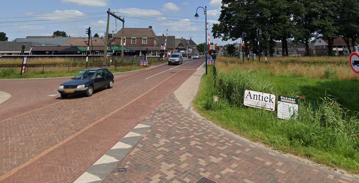 Aanleg stroomkabels aan de Gemeenteweg rond spoorwegovergang
