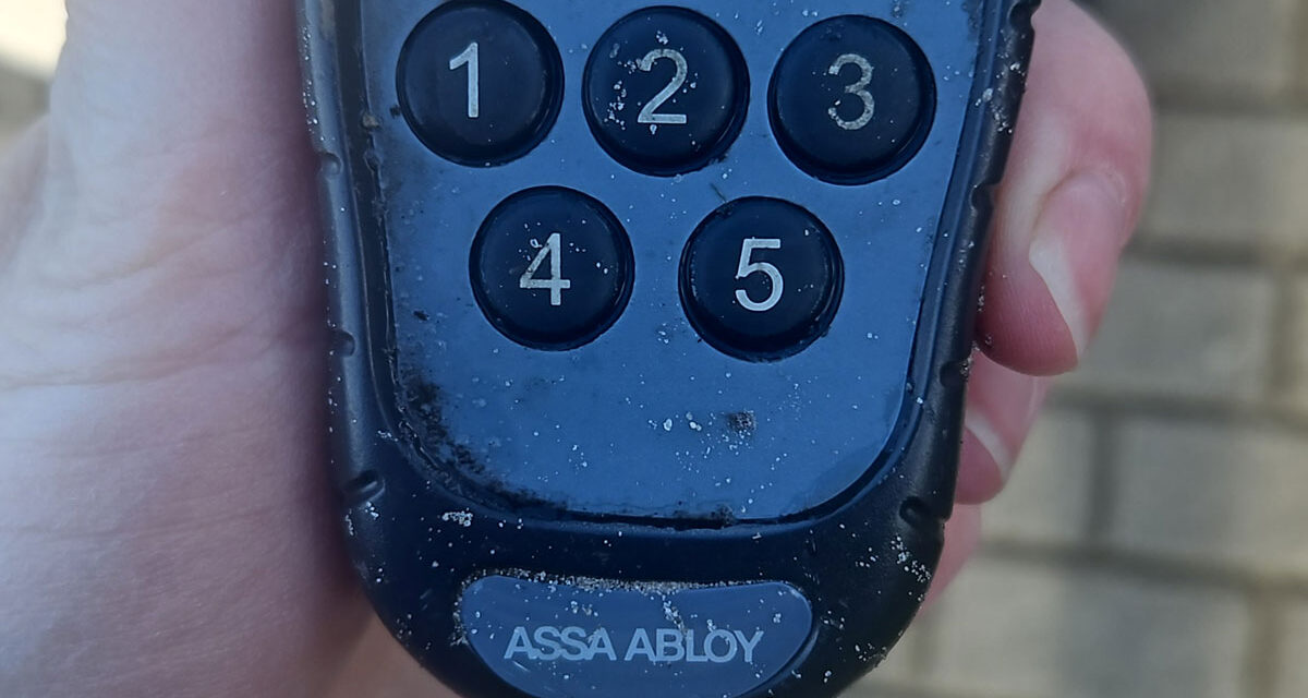 Afstandsbediening voor roldeur gevonden