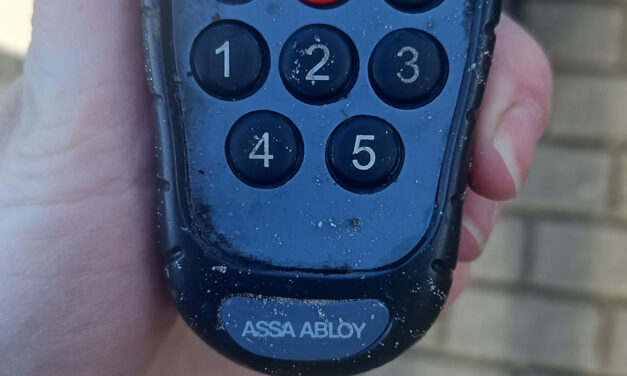 Afstandsbediening voor roldeur gevonden