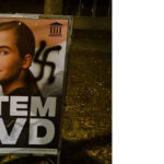 Grenzeloos respectloos: Hakenkruis op FVD-banner in Staphorst