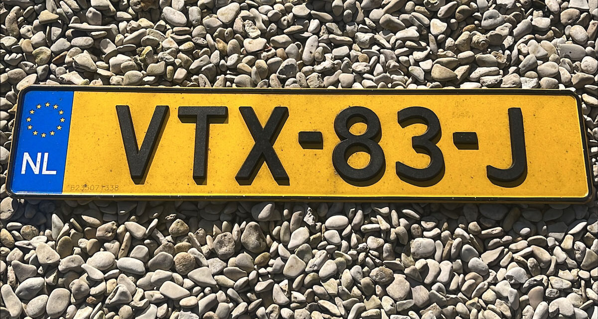 Kentekenplaat van Mercedes Sprinter gevonden