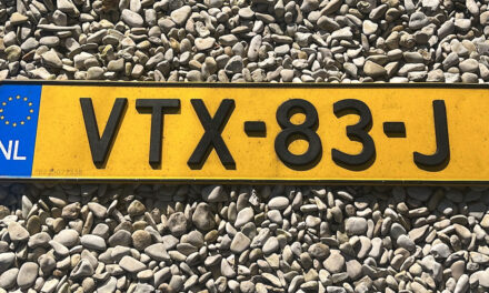 Kentekenplaat van Mercedes Sprinter gevonden