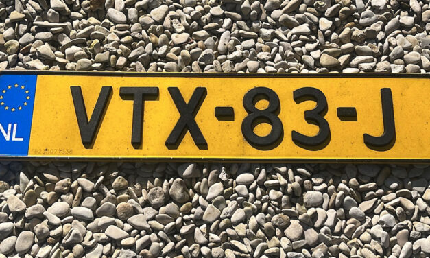 Kentekenplaat van Mercedes Sprinter gevonden