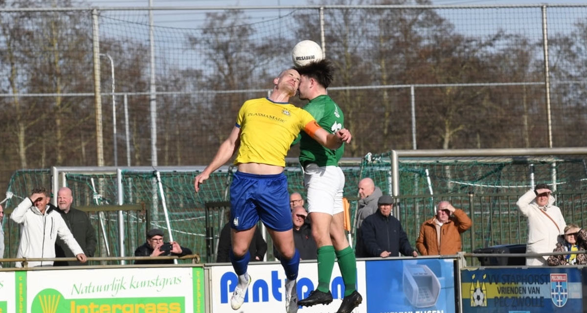 Wedstrijd vv Staphorst en Eemdijk, gespeeld op zaterdag 28 maart