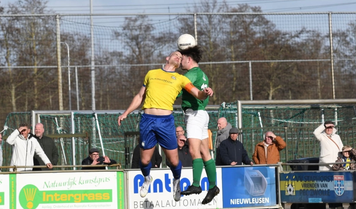Wedstrijd vv Staphorst en Eemdijk, gespeeld op zaterdag 28 maart