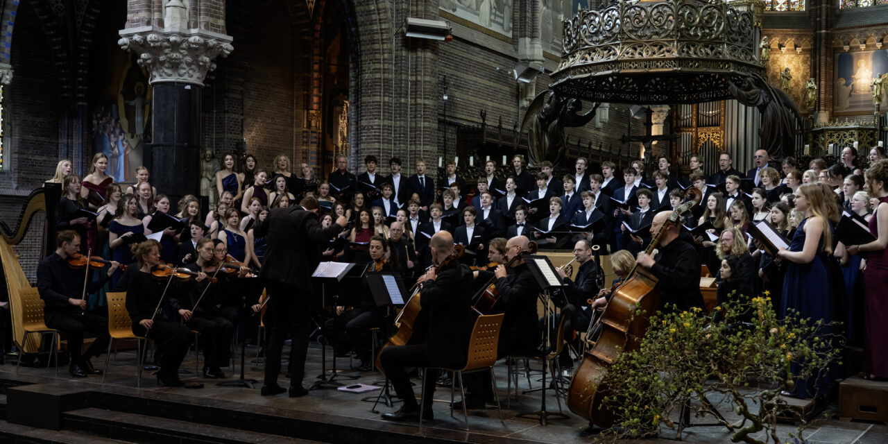 Hartverwarmende muziek op hoog niveau van het Greijdanus Schoolkoor