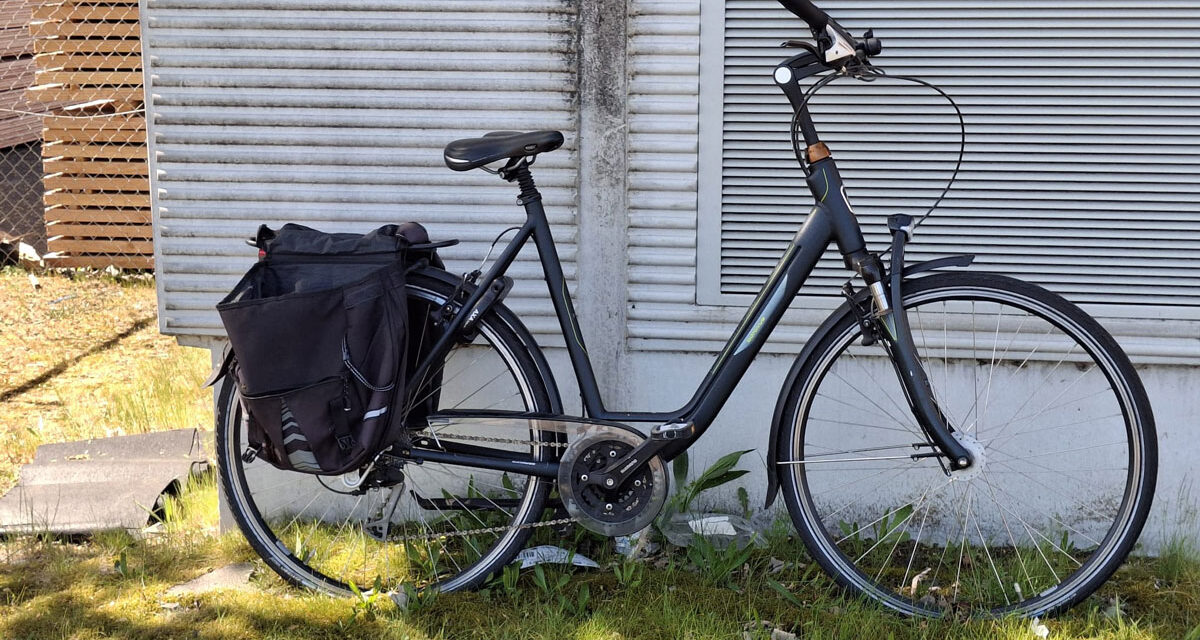 Van wie is de Batavus damesfiets met fietstassen?