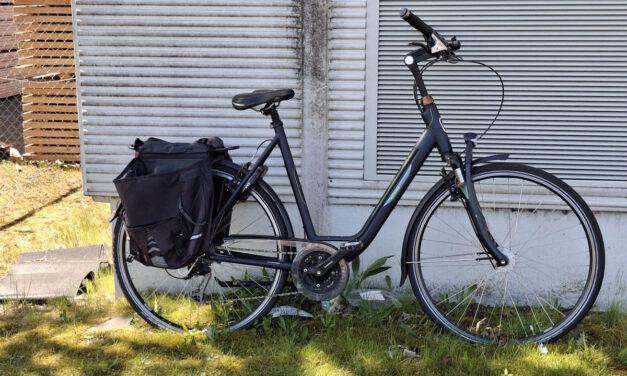 Van wie is de Batavus damesfiets met fietstassen?
