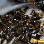 Glasscherven in de speeltuin aan Moerbeilaan/Beukenlaan Rouveen