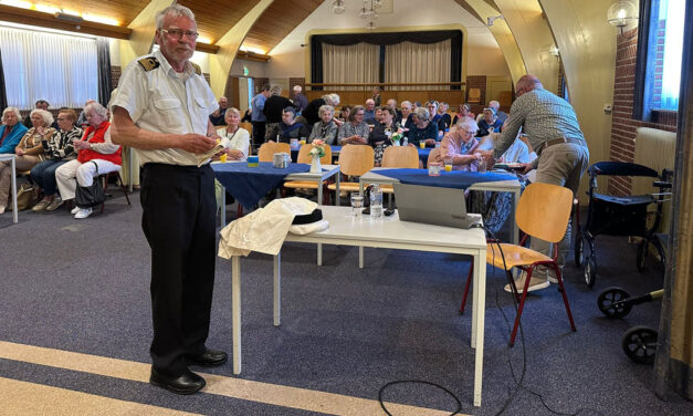 Jan Klein op bezoek bij de Zonnebloem afdeling Staphorst