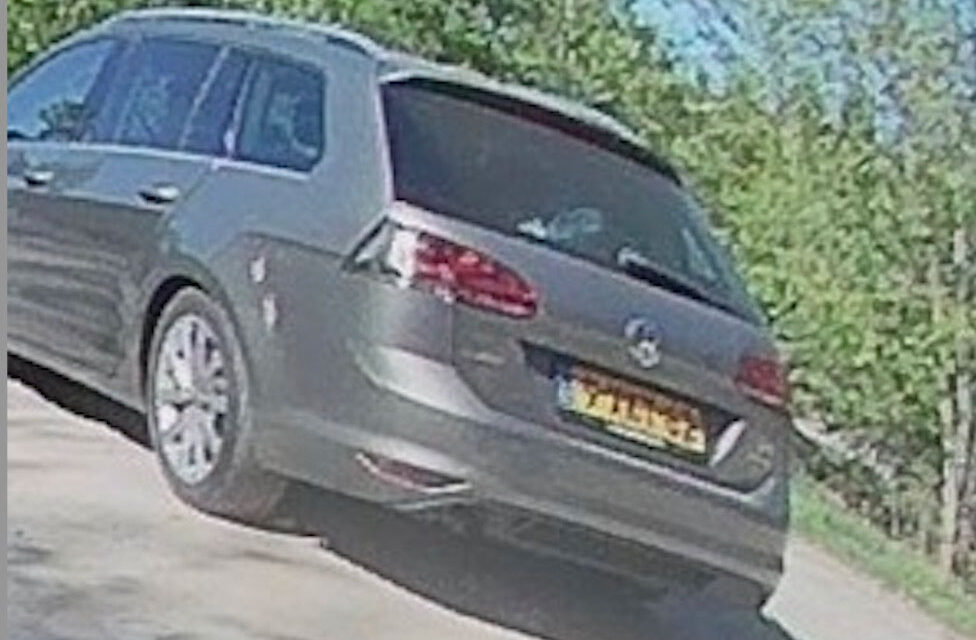 Botsing parkeerplaats Staatsbos Staphorst 30 april 16.12 uur | Bestuurder gezocht