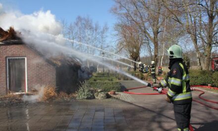 Brandweer IJsselland start specialistische teams voor brand in rieten daken