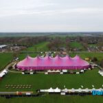 Groot jubileumconcert Henk Wijngaard bij de Donders Dikke Tent Party