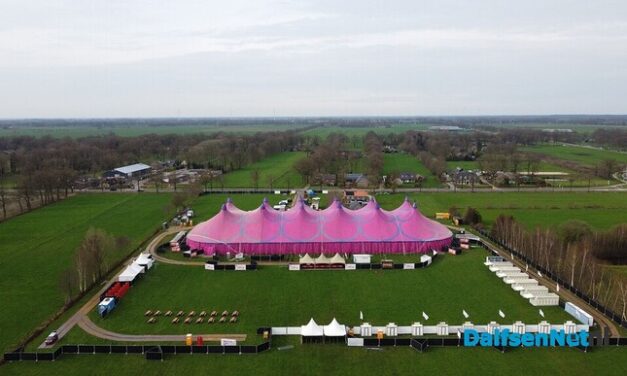 Groot jubileumconcert Henk Wijngaard bij de Donders Dikke Tent Party