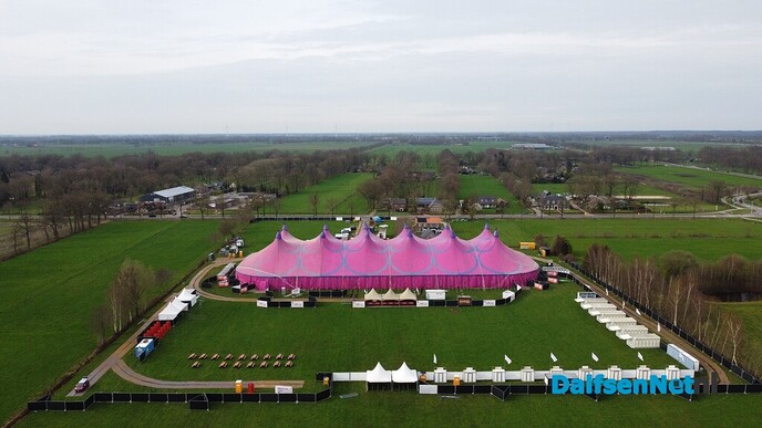 Groot jubileumconcert Henk Wijngaard bij de Donders Dikke Tent Party