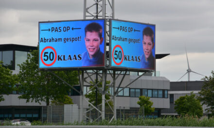 Van krantenbaby tot Abraham: eindelijk een geboortekaartje na 50 jaar