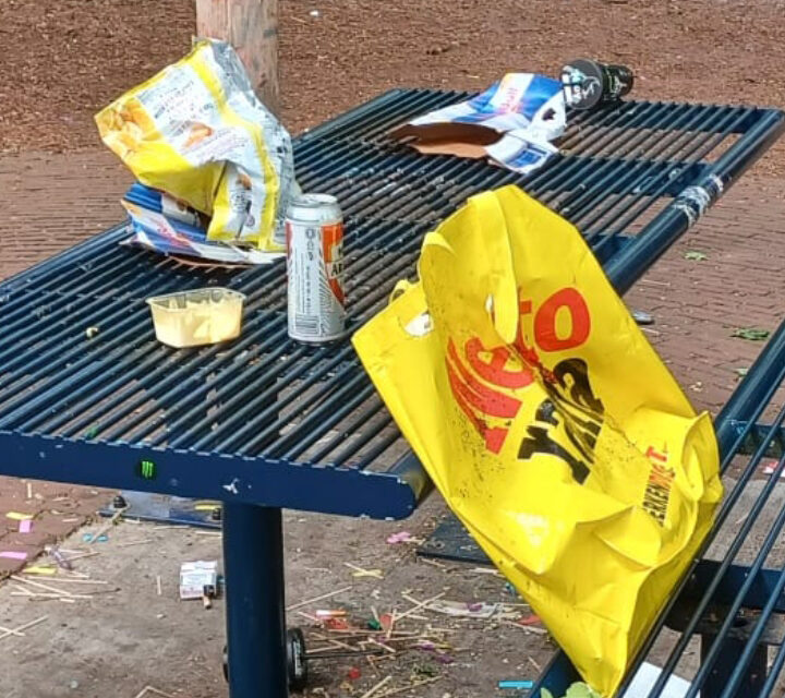 Troep achtergelaten in Notaris bos