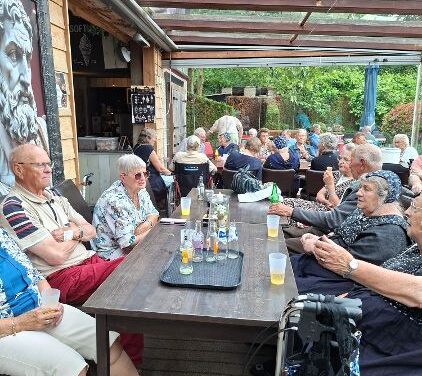 De Zonnebloem afdeling Staphorst brengt een bezoek aan de zandsculpturen in Garderen