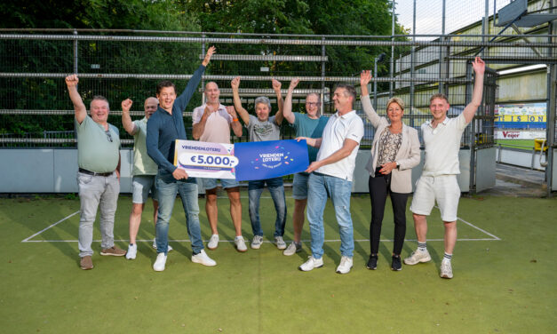 vv Staphorst ontvangt 5.000 euro van VriendenLoterij