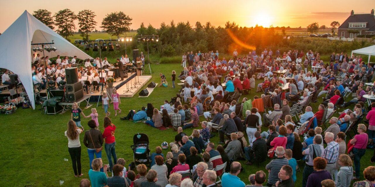 Zomeravondconcert in Dorpspark Rouveen