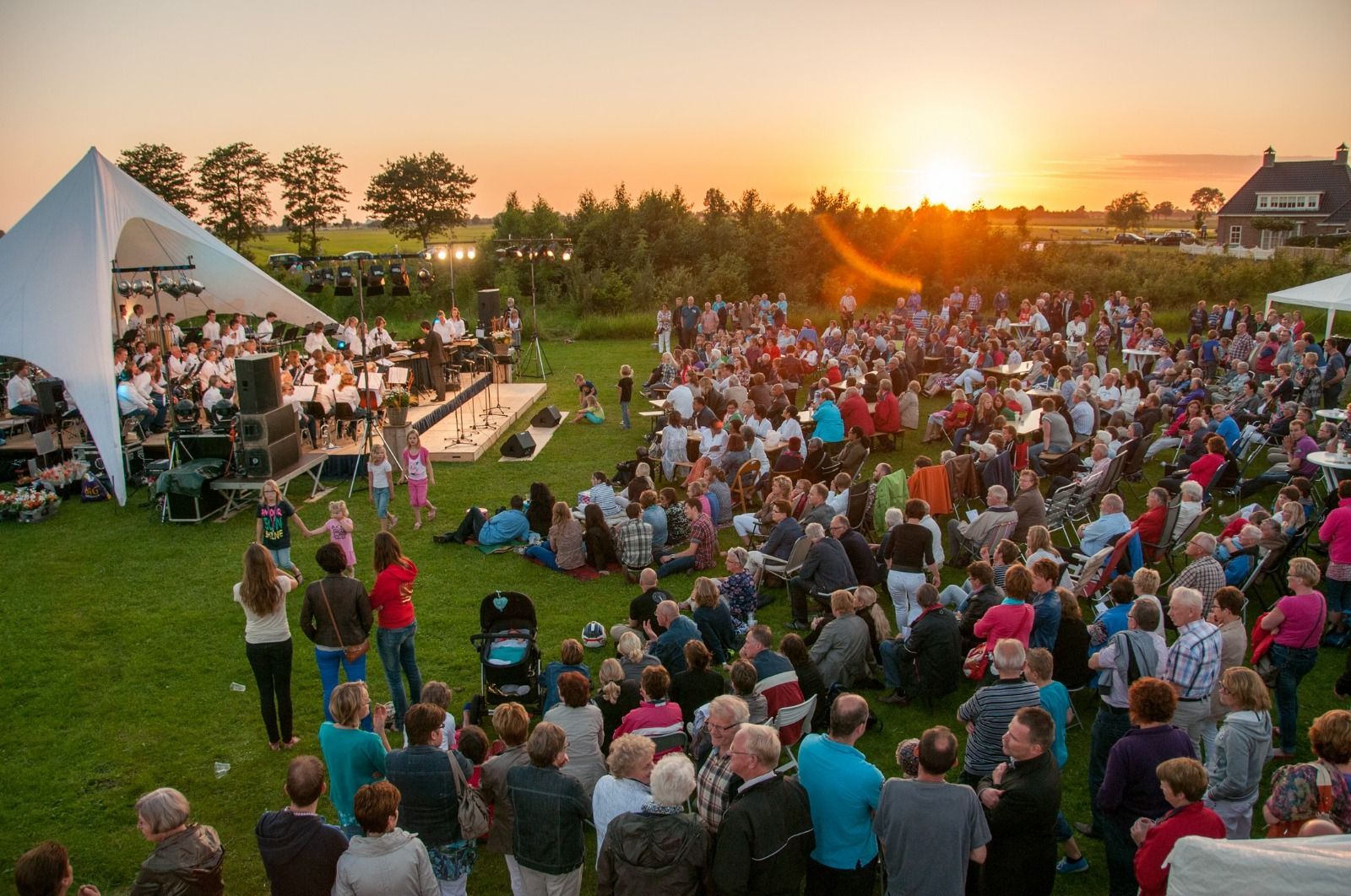 Zomeravondconcert in Dorpspark Rouveen