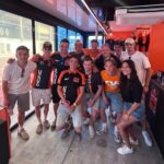 Lokale vrienden en fans met favoriet Collin Veijer op de foto bij TT Assen