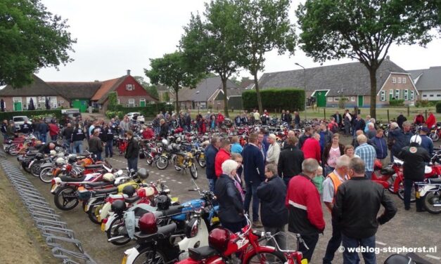 Oude brommers in Staphorst