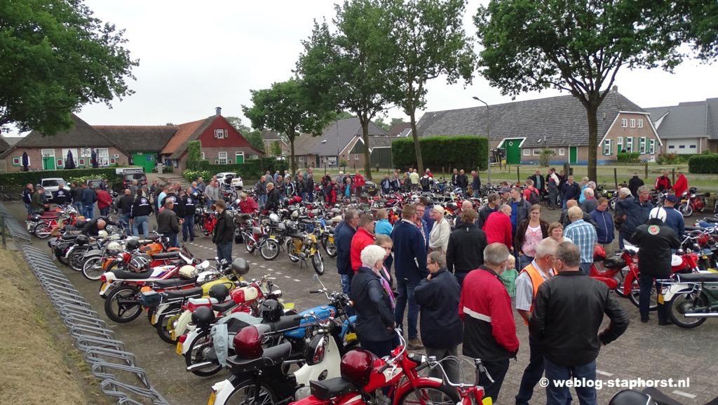 Oude brommers in Staphorst