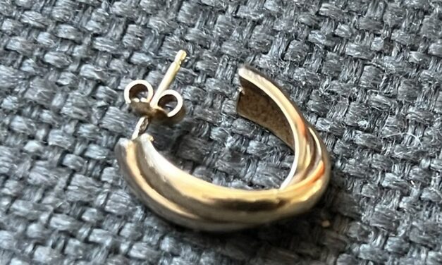 Gouden oorring verloren