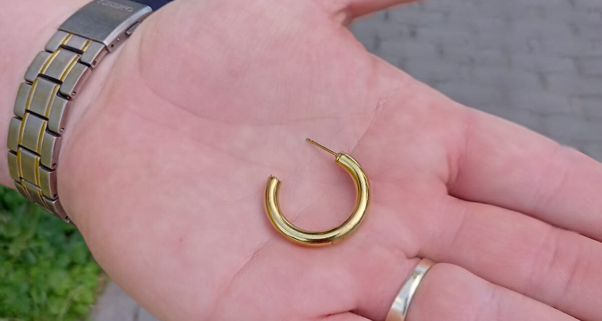Goudkleurige oorring gevonden bij Samenzóo