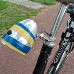 Fiets met geel/blauwe koplamp gevonden op fietspad naast de markt
