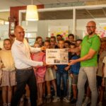 Huttendorp bezoekt Harderwijk en overhandigd megacheque aan Stichting Ontmoeting