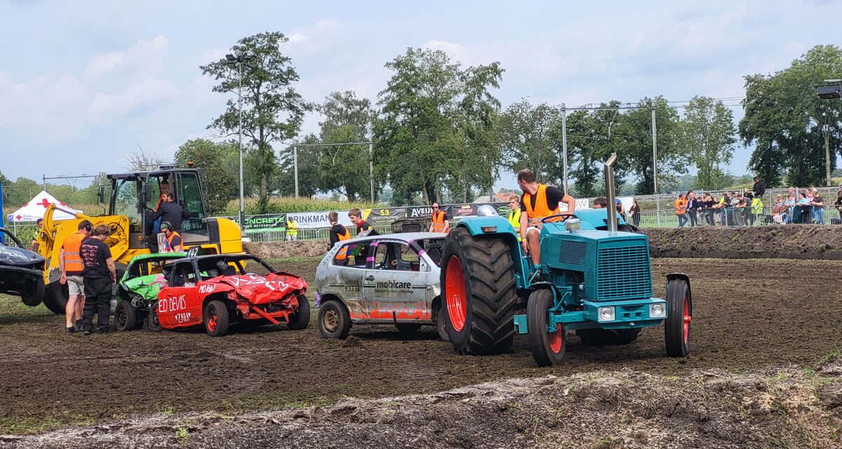 Drukte in ’t dorp en wat plaatjes autorodeo