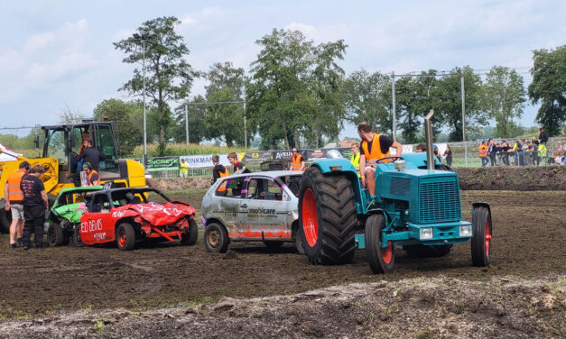 Drukte in ’t dorp en wat plaatjes autorodeo