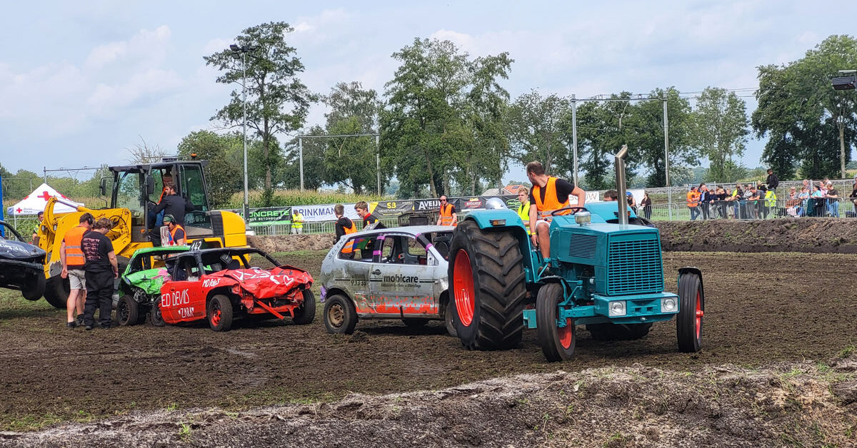 Drukte in ’t dorp en wat plaatjes autorodeo