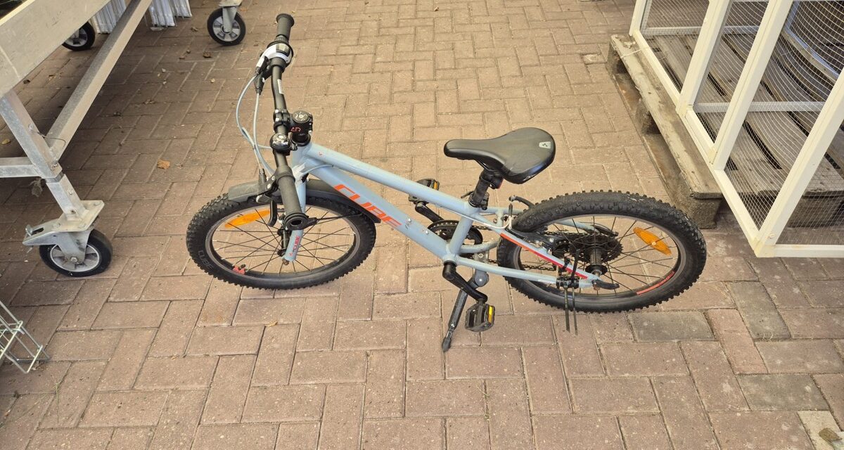 Alleenstaande fiets bij Welkoop