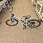 Alleenstaande fiets bij Welkoop